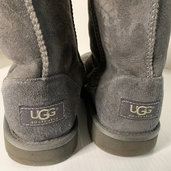 UGG CLASSIC SHORT BOOTS - Picture 3 of 4